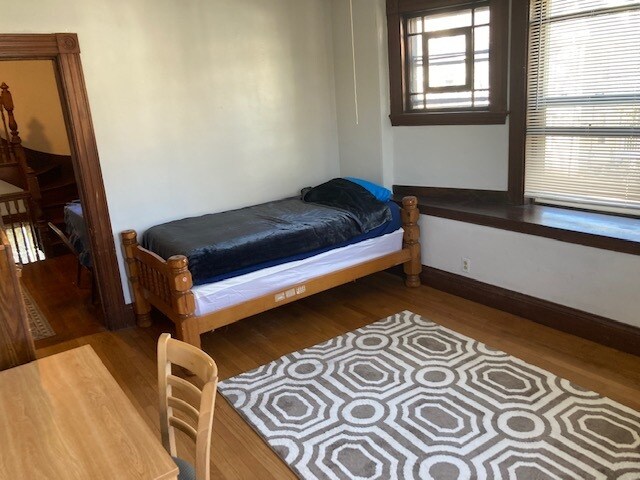 Building Photo - 2 Marlowe St