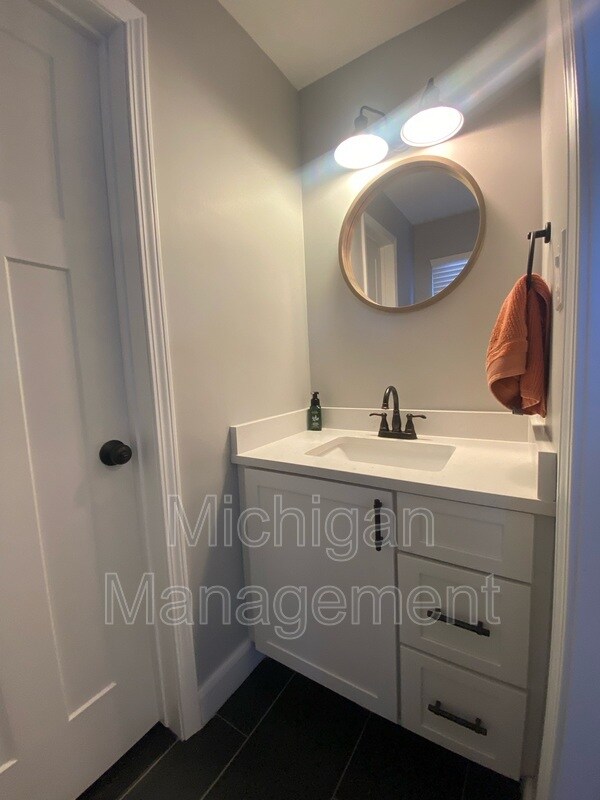 Building Photo - 14505 Shadywood Dr