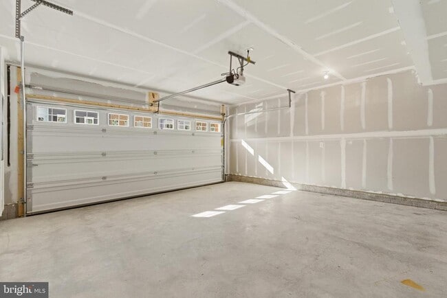 Building Photo - 1715 Water Xing Rd