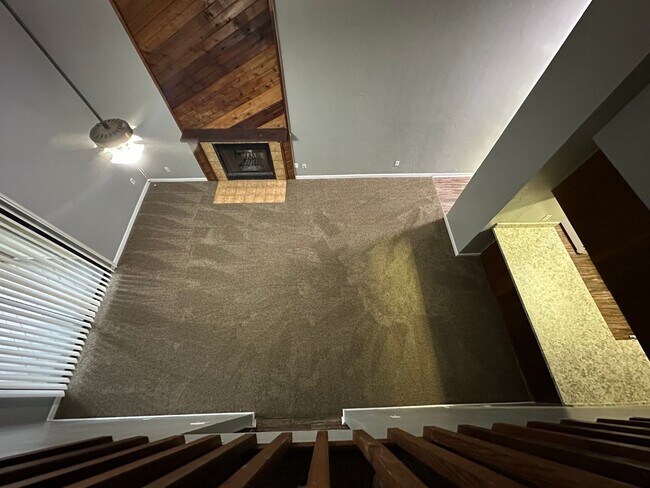 Building Photo - Upstairs unit off Apalachee Parkway!