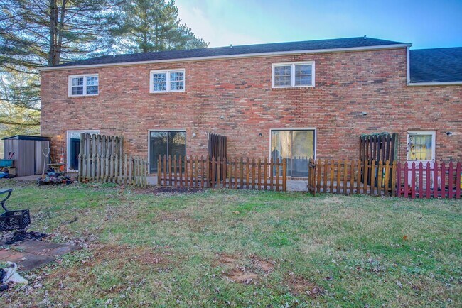 Building Photo - 5021 Emerald Dr