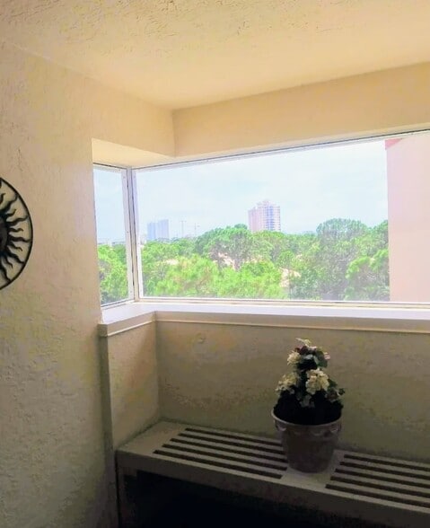 Building Photo - 15171 Cedarwood Ln