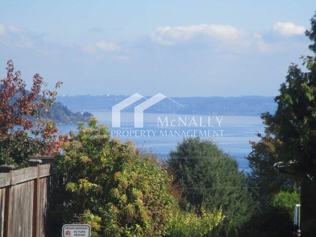 Building Photo - Gorgeous 3 Bedroom, 1 Bathroom Rambler near downtown Gig Harbor!