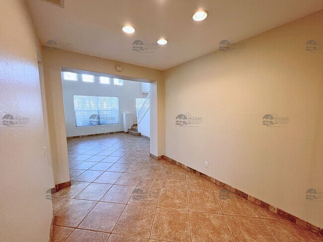 Building Photo - End unit 4 Bedroom House Available Now in ...