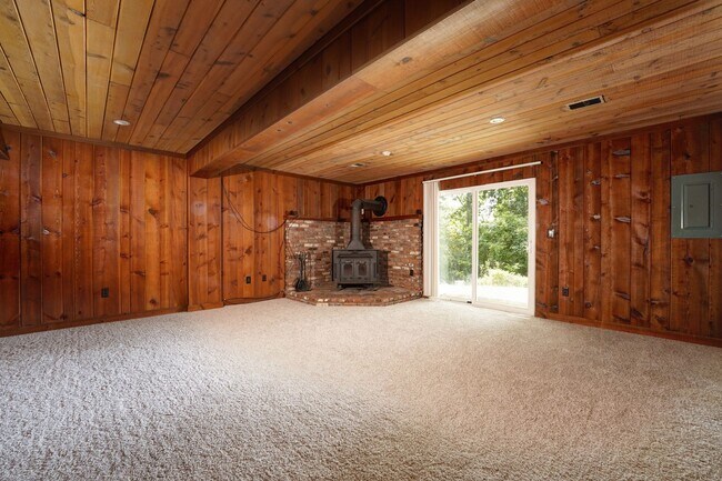 Building Photo - 203 Walker Dr