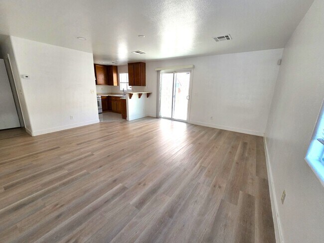 Building Photo - 5034 W Aesop Ave