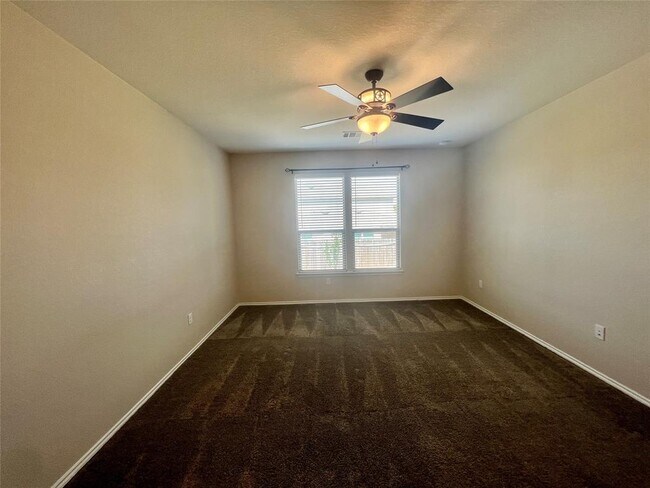 Building Photo - 5100 Lazy Ct Dr