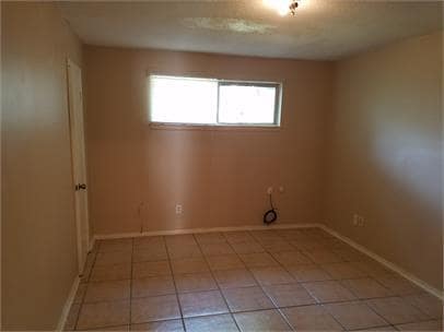 Building Photo - 3240 Forest Glen St