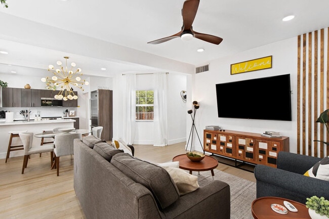 Building Photo - 615 SE 11th Ave