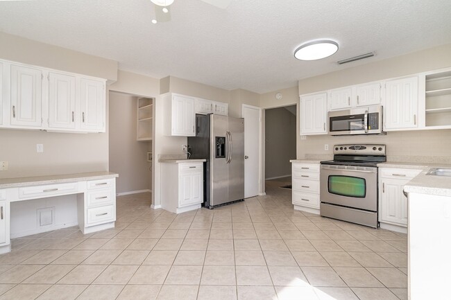 Building Photo - 2311 Lawnmeadow Dr