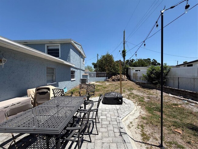 Building Photo - 2926 W St John St