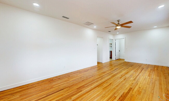 Building Photo - Pristine Neptune Beach Remodel: 2 Blocks to the Sand and Walkable to Everything!