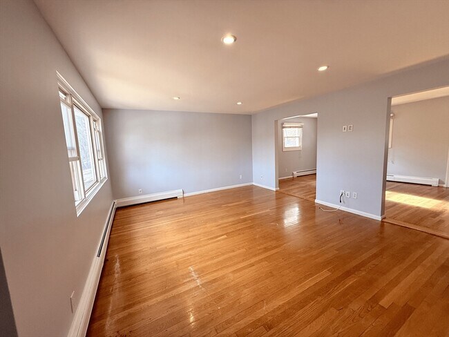 Building Photo - 28 College Farm Rd