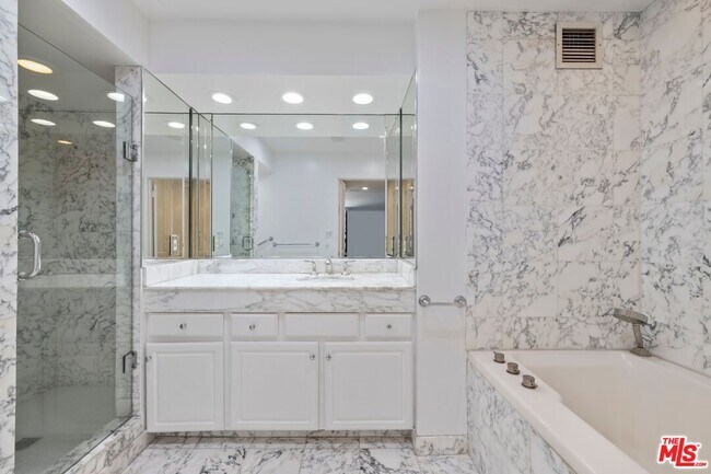 Building Photo - 1100 Alta Loma Rd