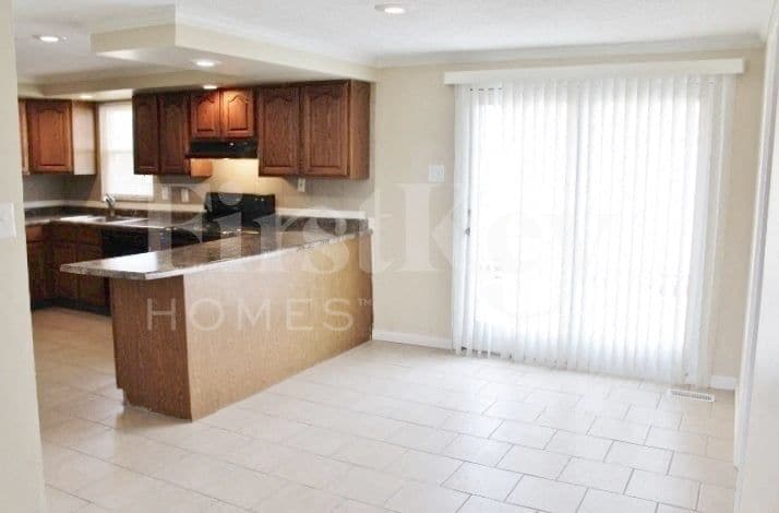 Building Photo - 9404 Granville Pl