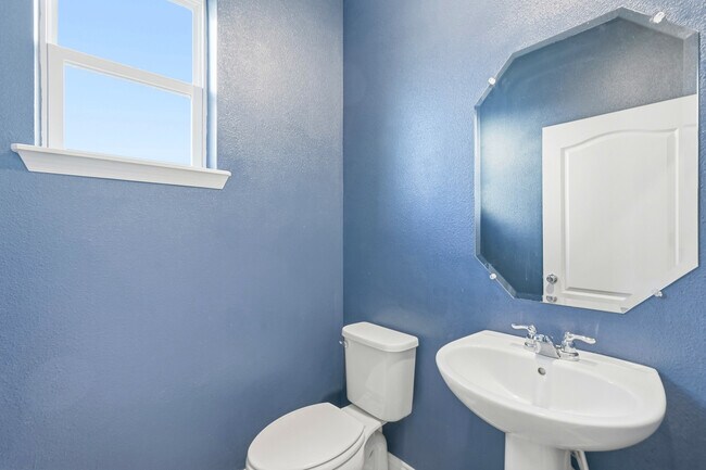 Building Photo - 216 Santorini Ct