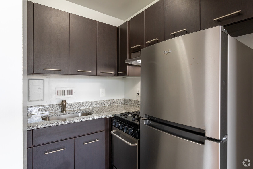 1BR - Junior - 473 SF - Newport West