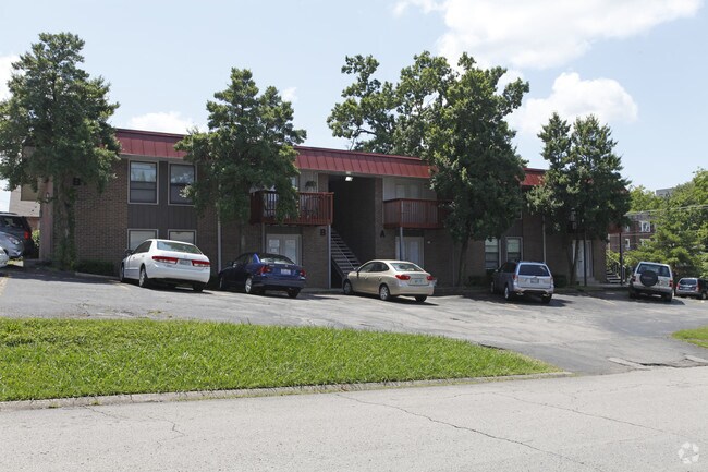 Primary Photo - Hillcrest Manor