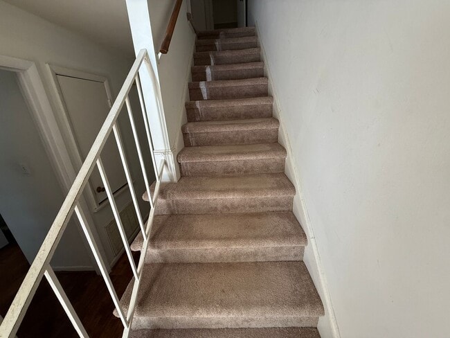 Building Photo - ? Updated 2-Bedroom Townhome in Coventry W...