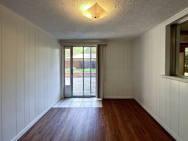 Building Photo - 408 Mimosa Dr