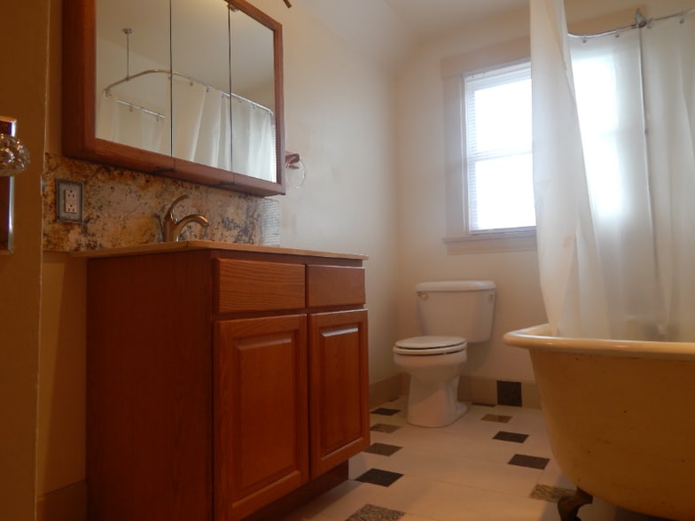 Building Photo - 2328 Hoyt Ave