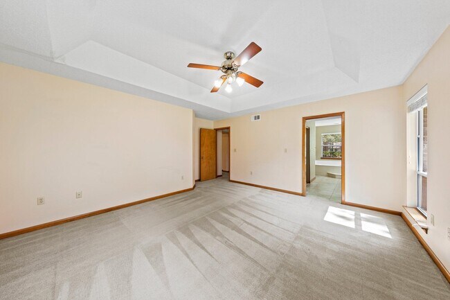 Building Photo - 406 Bally Way