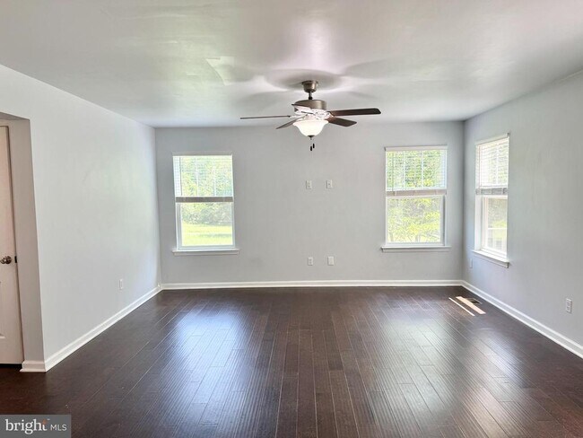 Building Photo - 206 Cranes Corner Rd