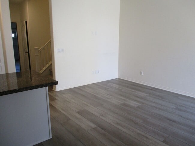 Building Photo - Murrieta 3 Bdr 2.5 Bath Town Home Built 2020
