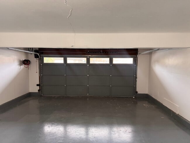 Building Photo - 23940 Vía Rosa Linda