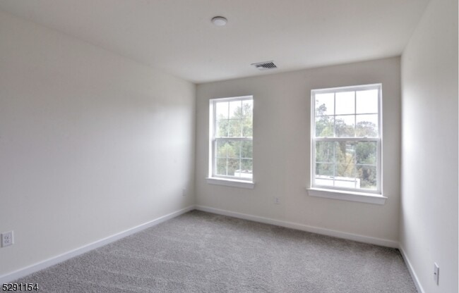 Building Photo - 702 Parkview Ln
