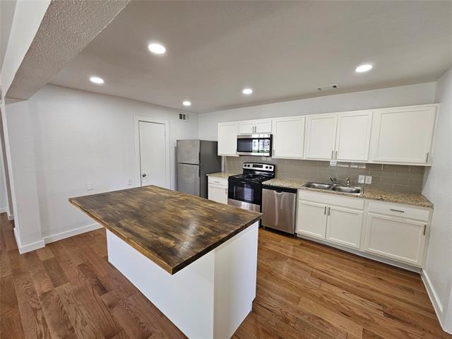 Building Photo - 2402 Housley Dr