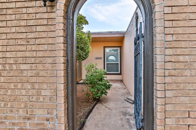 Building Photo - 1/2 Off 1st months rent