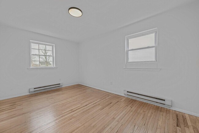 Building Photo - 461 Hale St