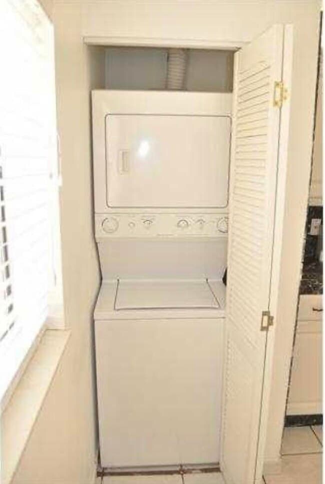 Building Photo - 4409 NW 22nd Rd