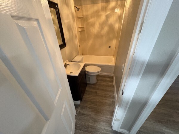 Building Photo - 342 W 10th St