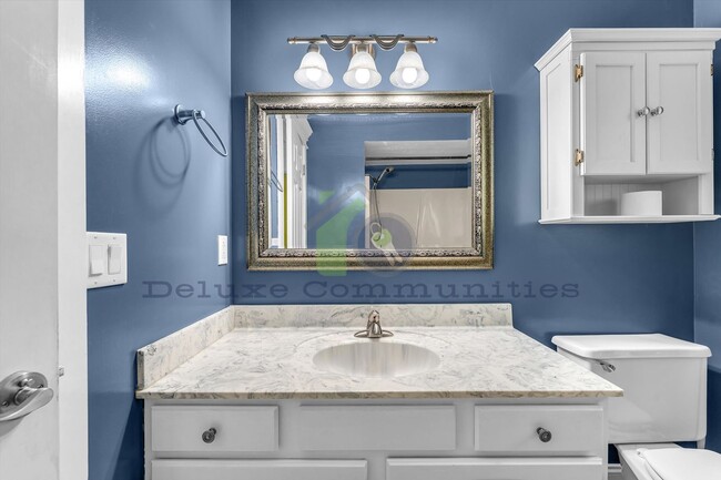 Building Photo - Beautiful Spacious 4 Bedroom Kentwood Home