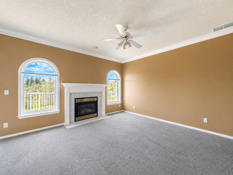 Building Photo - 2437 SW Linneman Dr