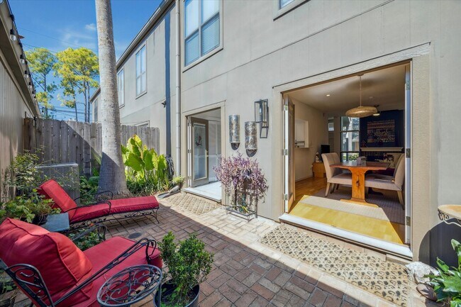 Building Photo - 701 Bering Dr