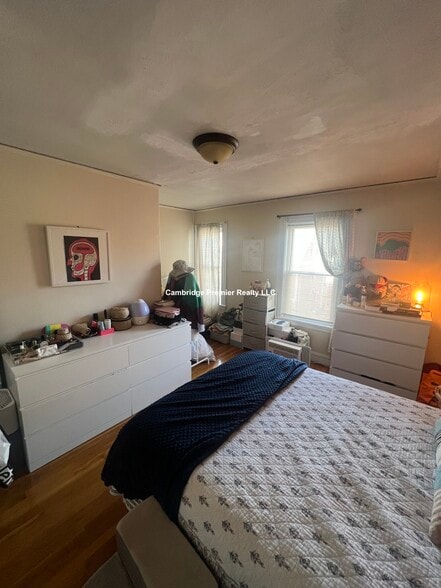 Building Photo - 13 Charnwood Rd