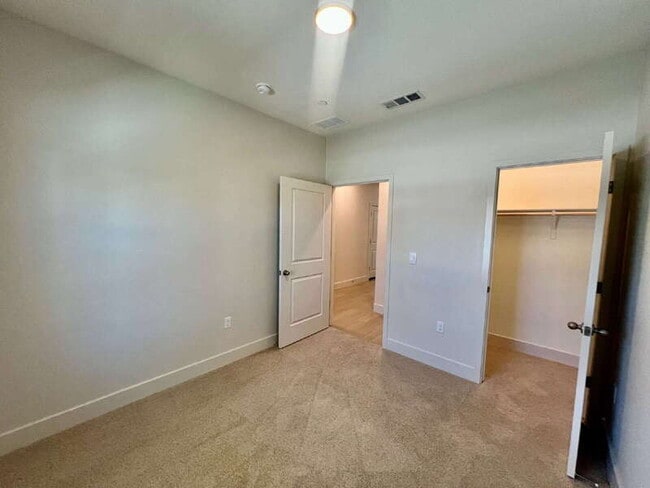 Building Photo - 3215 Center Dr