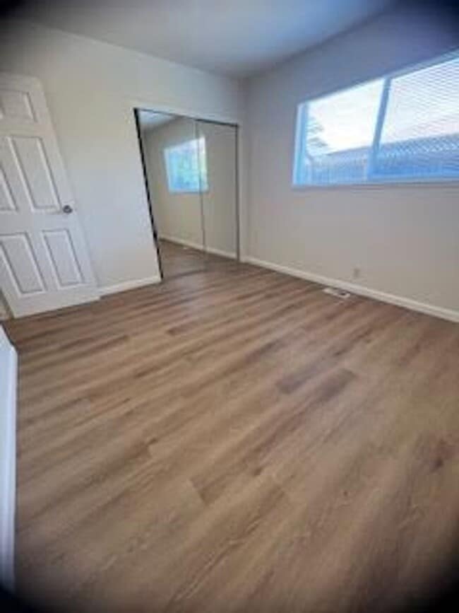 Building Photo - Excellent 3 bed 2 Bath Home
