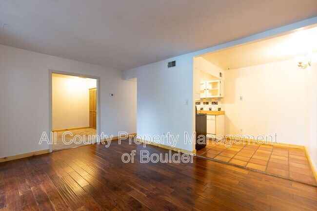 Primary Photo - 1111 Maxwell Ave