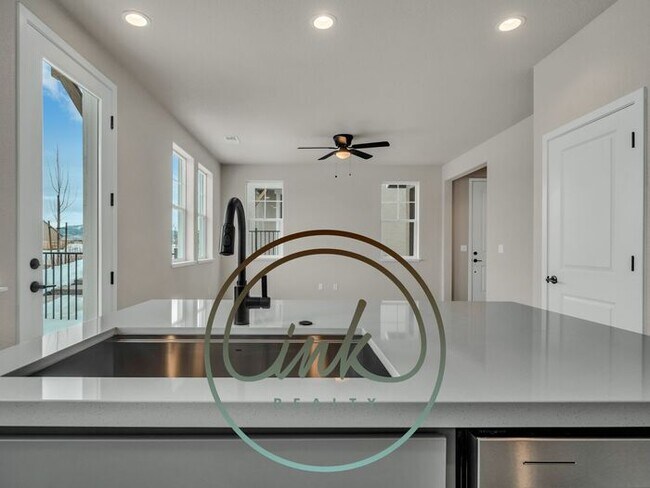 Building Photo - Brand New Townhouses in Gardnerville