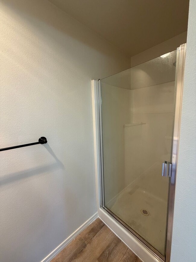 Building Photo - One Level, Golf Course Living- 3 bed + office, 2 bath