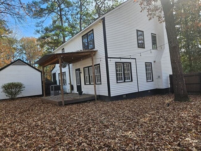 Building Photo - Gillcreek at Forest Lake