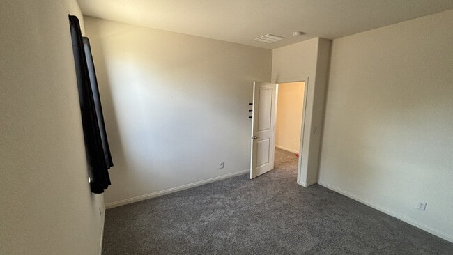 Building Photo - One Story 6-bedroom Home with Attached Casita