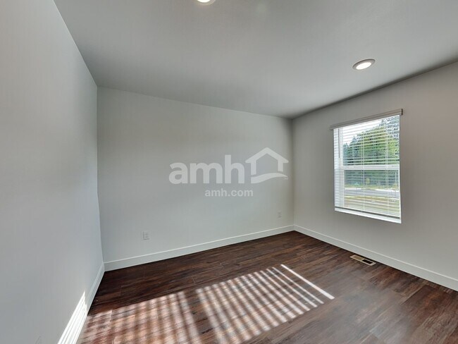 Building Photo - 4722 86th Ave NE