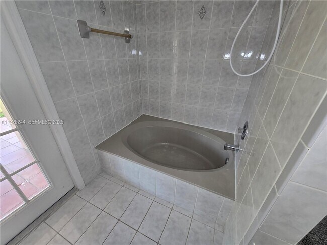 Building Photo - 894 NW 134th Pl