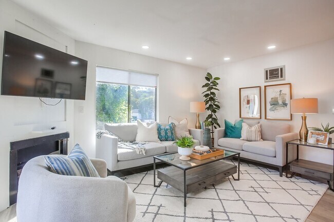 Building Photo - Newly Renovated 3BR/2BA Condo in