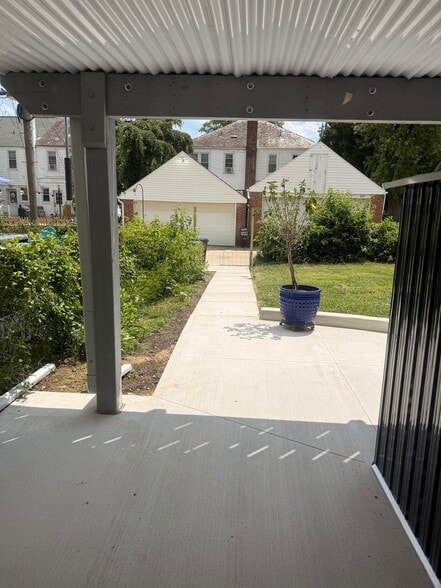 Entrance from Aigburth Ave. - 201 Ridge Ave
